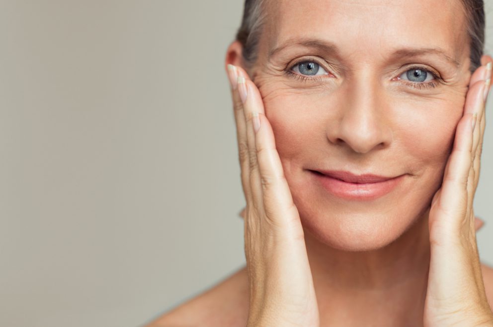 Voir Lifting du visage et du cou ou lifting cervicofacial